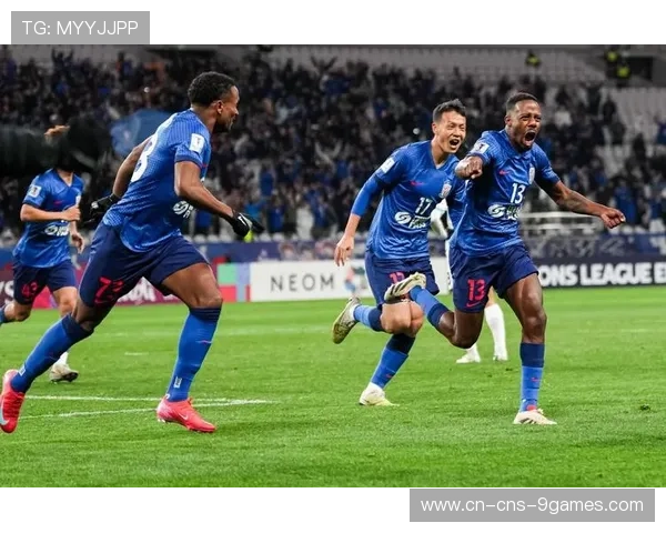 热身赛高天意任意球中柱，申花错失绝佳机会